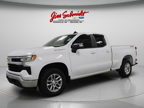 Used 2023 Chevrolet Silverado 1500 LT AWD/4WD image 2