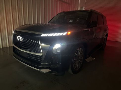 Certified 2025 INFINITI QX80 Sensory image 10