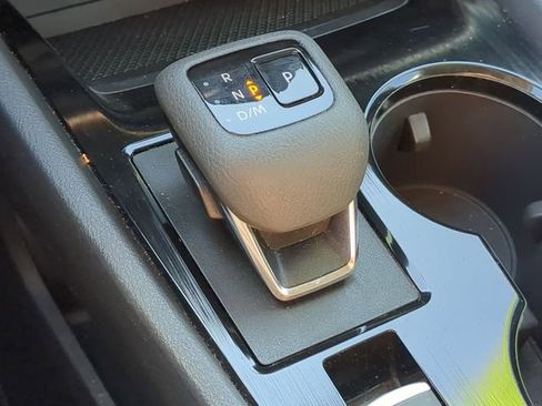 Used 2024 Nissan Rogue SV image 33