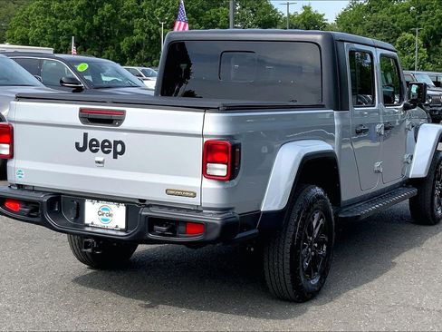 Used 2023 Jeep Gladiator Sport AWD/4WD image 11