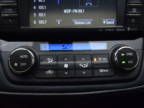 Used 2018 Toyota RAV4 Limited image 31