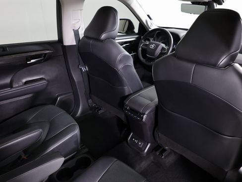 Used 2021 Toyota Highlander Platinum image 43