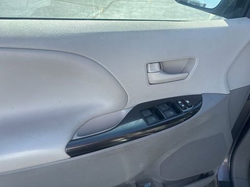 Used 2011 Toyota Sienna LE image 8