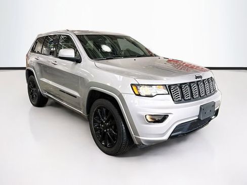 Used 2020 Jeep Grand Cherokee Altitude image 3