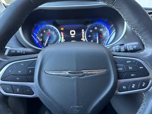 Used 2022 Chrysler Pacifica Touring-L FWD image 36