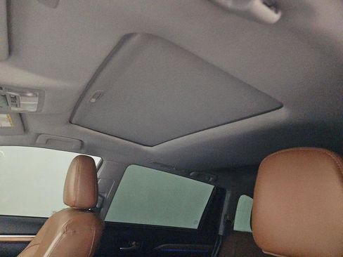 Used 2019 Toyota Highlander Limited FWD image 11