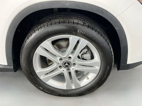 Used 2020 Mercedes-Benz GLA 250 w/ Premium Package image 34