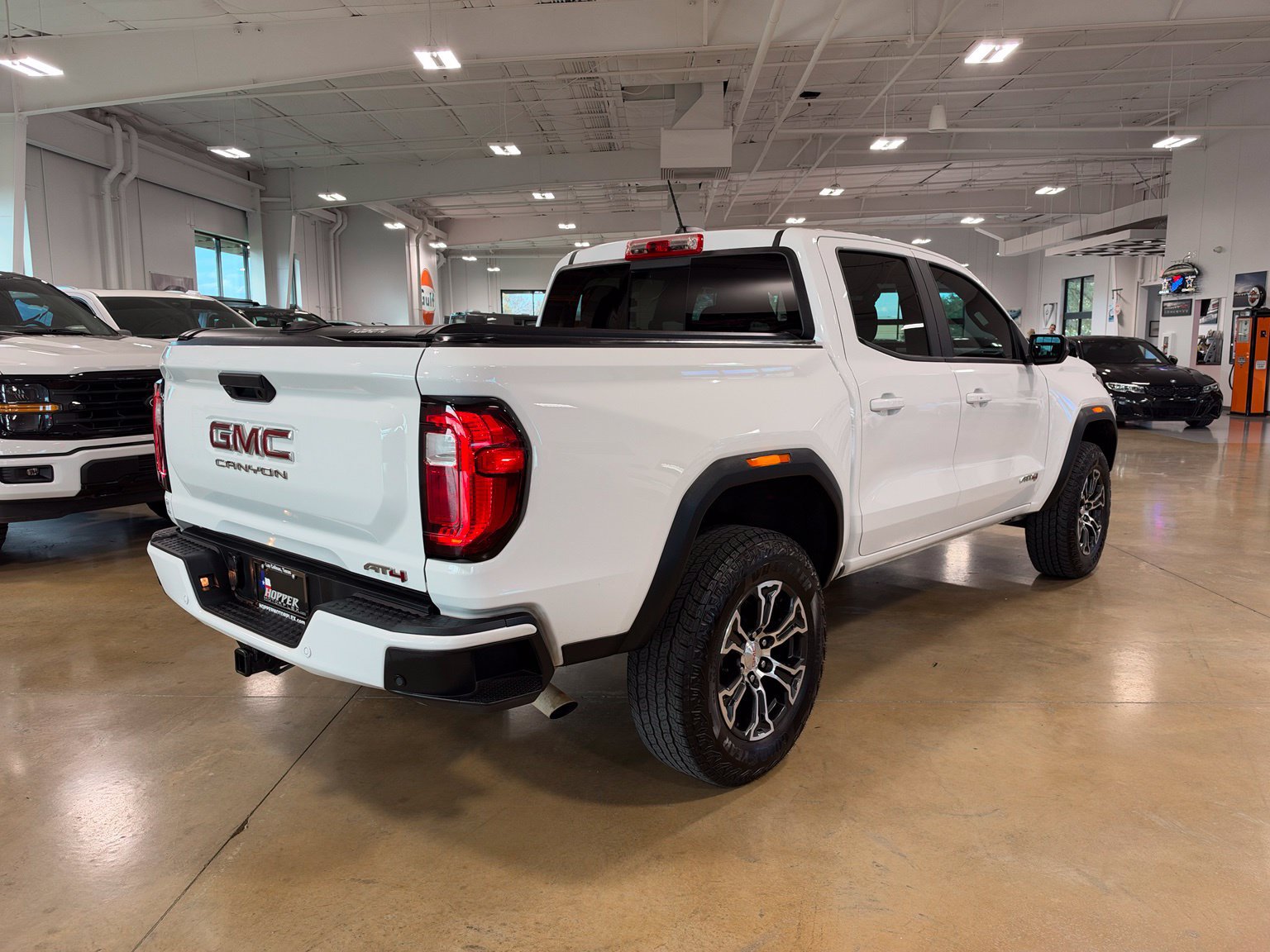 Used 2025 GMC Canyon AT4 AWD/4WD image 8