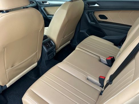 Used 2023 Volkswagen Tiguan SE FWD image 12