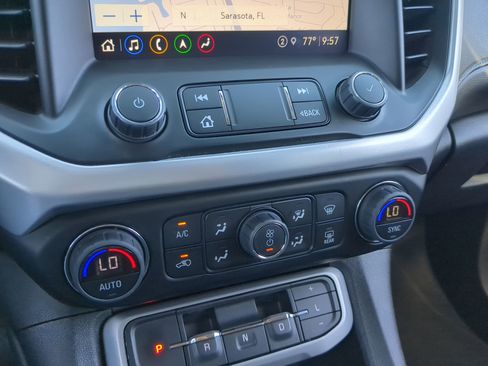 Used 2023 GMC Acadia SLT image 26