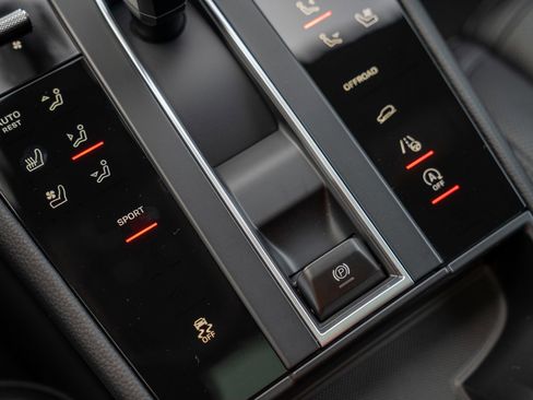 New 2026 Porsche Macan image 21