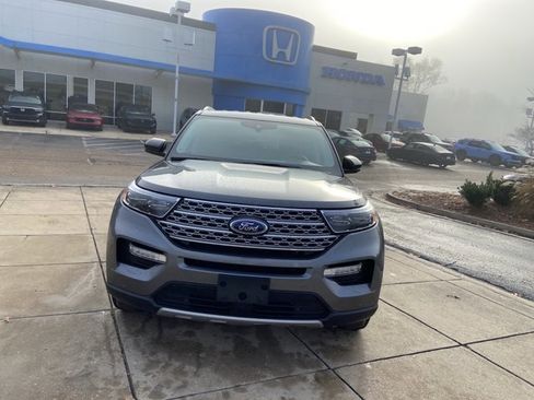 Used 2023 Ford Explorer Limited image 3