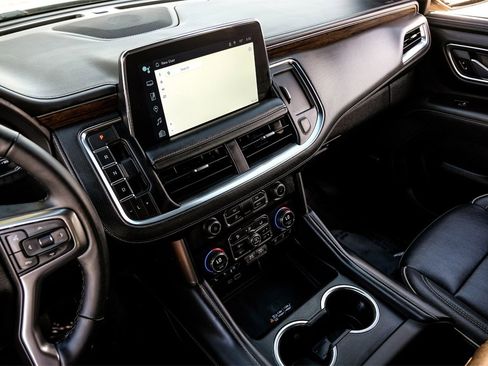 Used 2023 Chevrolet Suburban Premier image 23