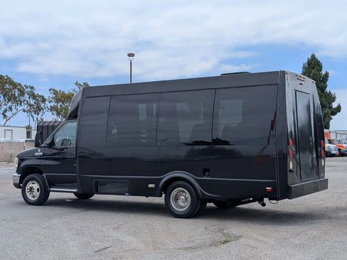 Used 2012 Ford E-350 and Econoline 350 Super Duty w/ Shuttle Bus Prep Pkg RWD image 5