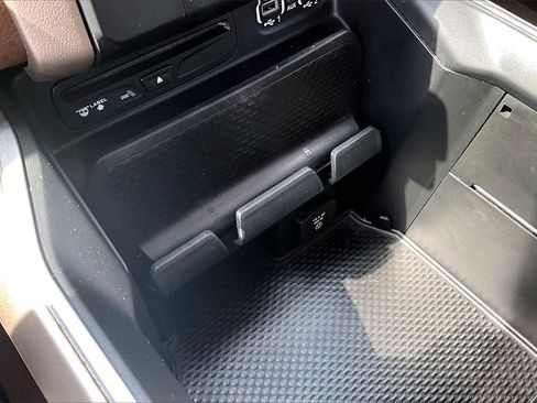 Used 2019 RAM 1500 Laramie image 17