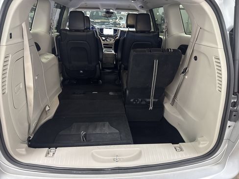 Used 2024 Chrysler Pacifica Select image 35
