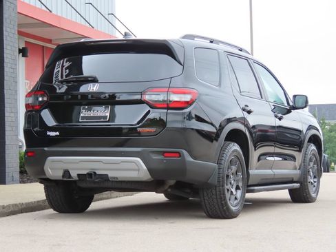 Used 2024 Honda Pilot TrailSport image 4