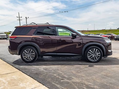 Used 2022 Nissan Pathfinder SL w/ SL Premium Package image 4