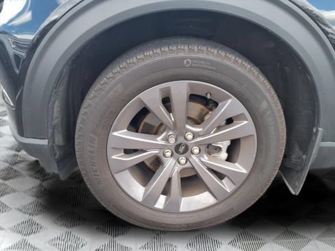 Used 2024 Ford Explorer XLT w/ Equipment Group 202A AWD/4WD image 9