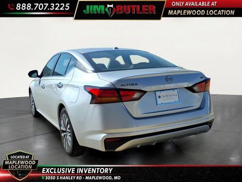 Used 2024 Nissan Altima 2.5 SV FWD image 2