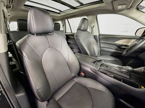 Used 2024 Toyota Grand Highlander AWD image 38