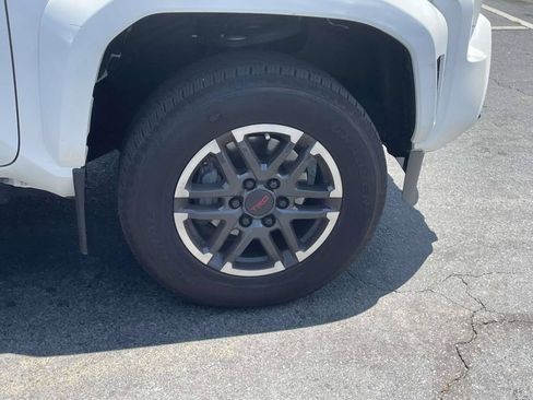 Used 2024 Toyota Tacoma TRD Sport w/ TRD Sport Premium Package AWD/4WD image 10