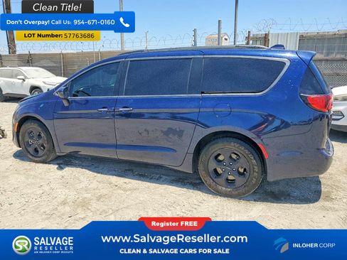 Used 2017 Chrysler Pacifica Premium FWD image 3