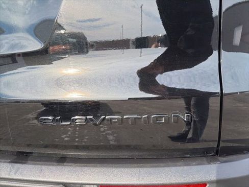 Used 2025 GMC Acadia Elevation image 9