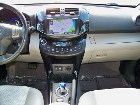 Used 2014 Toyota RAV4 EV image 18