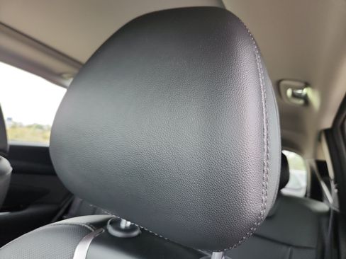 Used 2025 Hyundai Tucson Limited AWD/4WD image 12