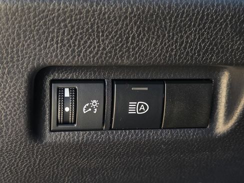 Used 2025 Toyota RAV4 XLE FWD image 25