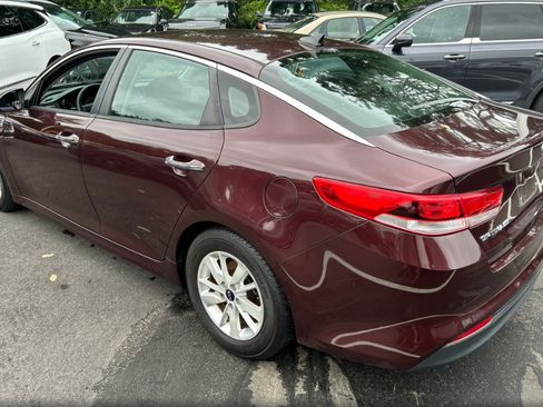 Used 2016 Kia Optima LX w/ LX Convenience Package FWD image 2