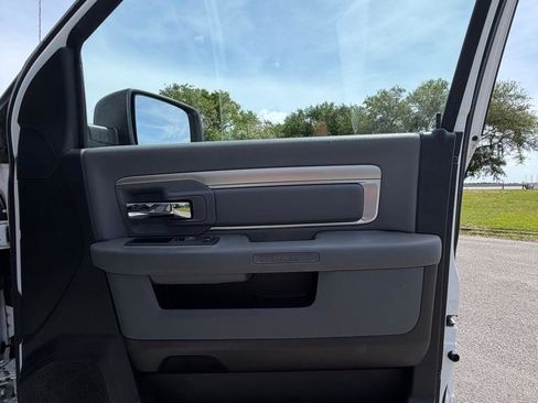 Used 2019 RAM 1500 Classic SLT RWD image 13