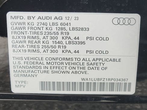 Used 2024 Audi Q4 e-tron Premium Plus image 31