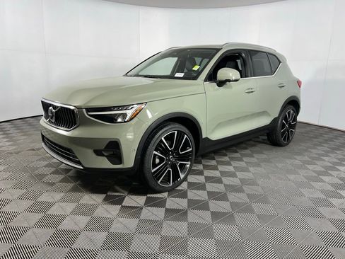 Used 2023 Volvo XC40 B5 Plus w/ Driver Assist Package image 3