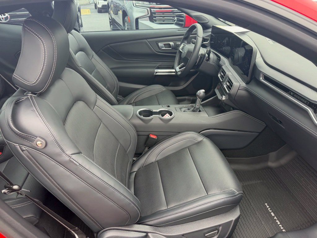 Used 2025 Ford Mustang GT Premium RWD image 15