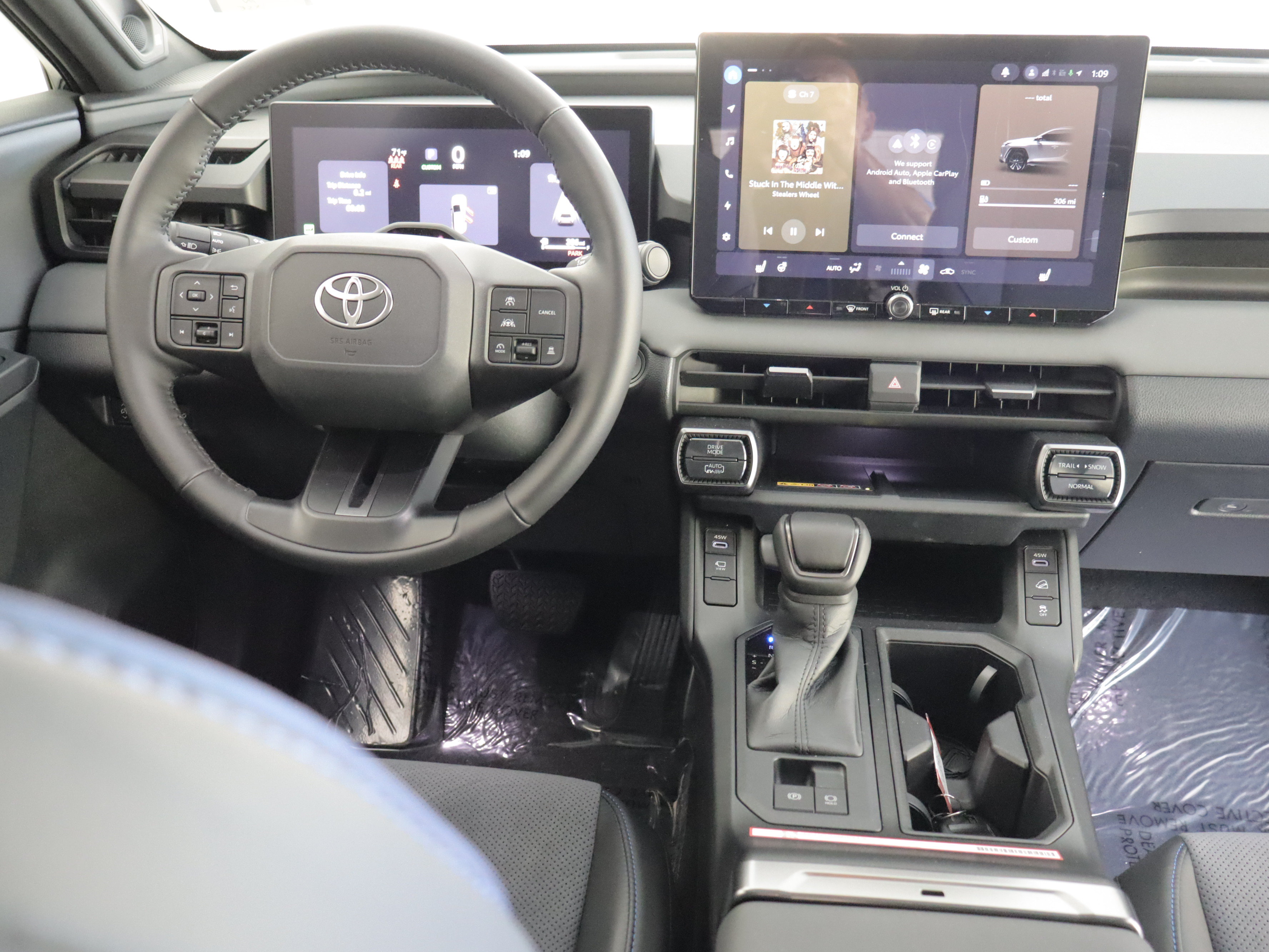 Used 2026 Toyota RAV4 XSE w/ Weather Package AWD/4WD image 2