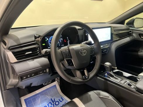 Used 2026 Toyota Camry Hybrid w/ Multimedia Upgrade Package FWD image 9