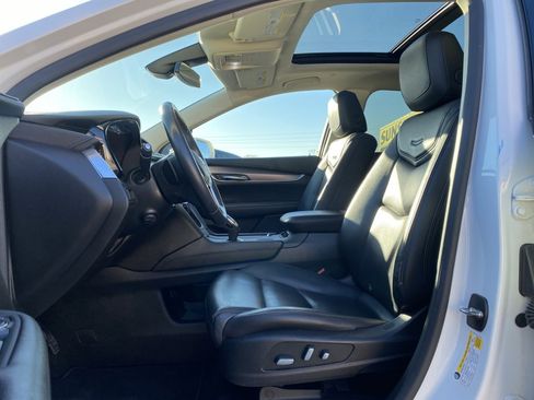 Used 2018 Cadillac XT5 Luxury w/ Driver Awareness Package image 9