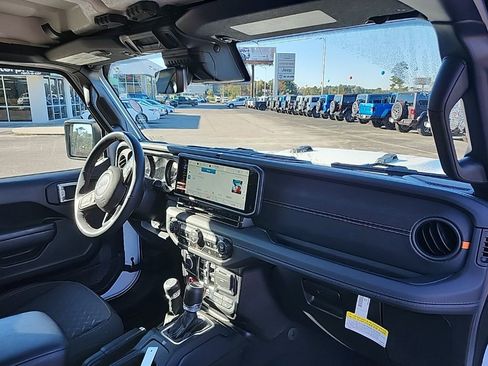 Certified 2024 Jeep Gladiator Mojave w/ Technology Group image 16