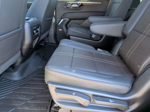 Used 2025 Chevrolet Tahoe High Country image 34