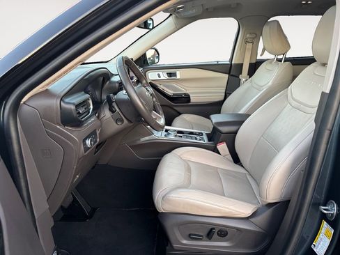 Used 2022 Ford Explorer Platinum w/ Equipment Group 601A image 16