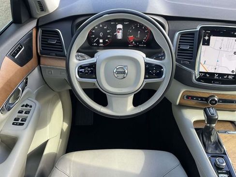 Used 2021 Volvo XC90 T6 Momentum image 19
