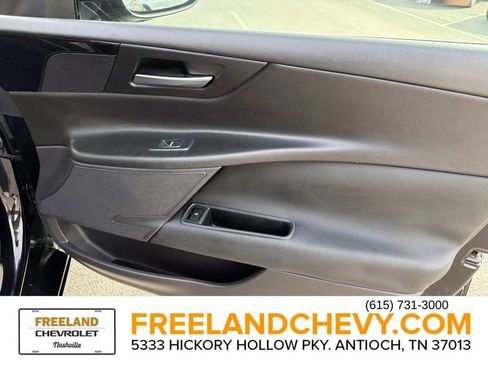 Used 2017 Jaguar XE image 23