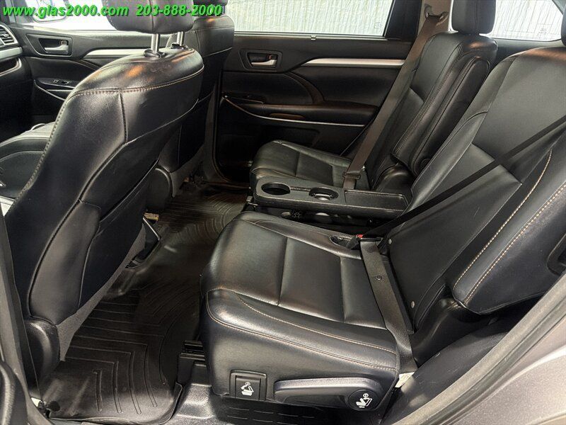 Used 2016 Toyota Highlander XLE AWD/4WD image 9