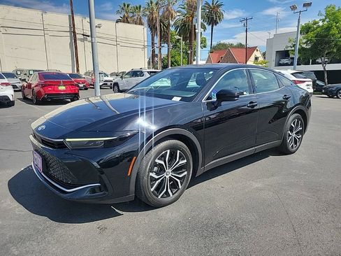 Used 2023 Toyota Crown XLE image 2