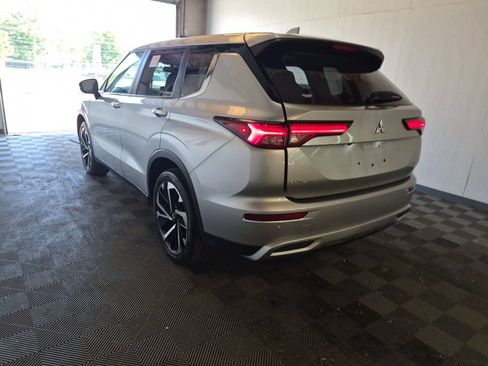 Used 2022 Mitsubishi Outlander SE AWD/4WD image 4