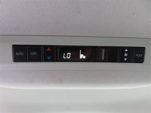Used 2023 Toyota Sienna LE AWD/4WD image 30