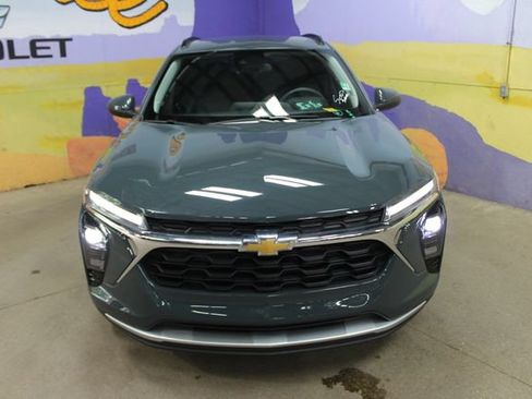 Used 2025 Chevrolet Trax LT FWD image 6