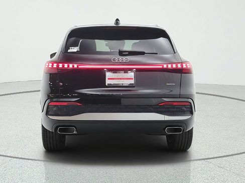 Used 2025 Audi Q5 Premium Plus w/ Premium Plus AWD/4WD image 6